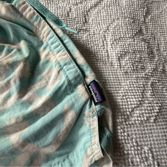 Patagonia Teal and Beige Baggies XS - Picture 3 of 6